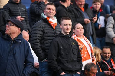 Blackpool taraftarları 1 Mart 2025 tarihinde Stockport County ile Blackpool maçında Edgeley Park Stadyumu 'nda karşı karşıya geldiler.