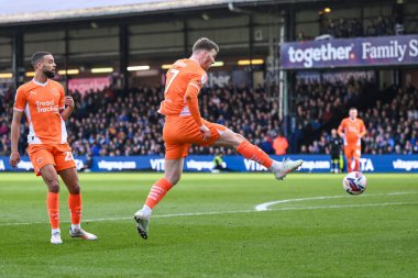 Blackpool 'dan Lee Evans, 1 Mart 2025' te Stockport 'ta oynanan Stockport County-Blackpool maçında kalede şut çekti.