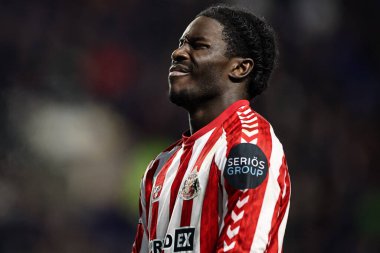 Sunderland 'dan Eliezer Mayenda, 28 Şubat 2025' te Sheffield Wednesday 'in Hillsborough, Sheffield, Birleşik Krallık' ta 5Sunderland 'a karşı oynadığı Sky Bet Şampiyonası maçında taraftarlarla 1-2 yapma hedefini kutluyor.