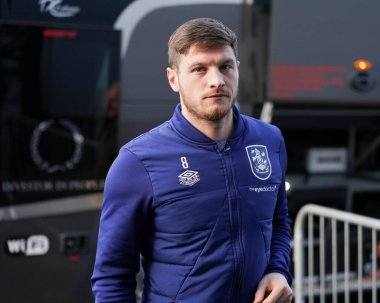 Huddersfield Town 'dan Ben Wiles, 1 Mart 2025' te İngiltere 'nin başkenti Lamex Stadyumu' nda oynanan Stevenage-Huddersfield Town maçı öncesinde geliyor.