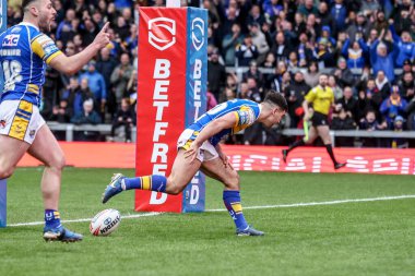 Leeds Gergedan takımından Jack Sinfield, 2 Mart 2025 'te Leeds Stadyumu' nda oynanan Betfred Süper Lig 3. tur karşılaşmasında Leeds Gergedan ve Castleford Kaplanlarına karşı oynuyor.