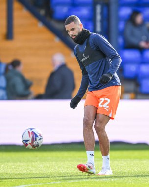 Blackpool 'dan CJ Hamilton, Sky Bet Ligi 1 maçı öncesinde Stockport County ile Blackpool maçında İngiltere' nin başkenti Stockport 'taki Edgeley Park Stadyumu' nda 1 Mart 2025