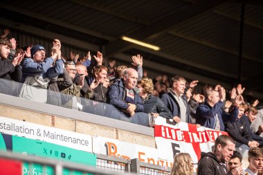 Bolton Wanderers taraftarları 1 Mart 2025 'te Wrexham' a karşı SToK Cae Ras, Wrexham, İngiltere