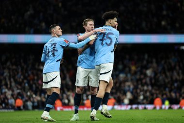 Manchester City 'den Nico O' Reilly, 1 Mart 2025 tarihinde Etihad Stadyumu, Manchester City - Plymouth Argyle maçında 1-1 'lik galibiyetini kutluyor.