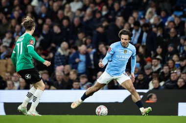Manchester City 'den Jack Grealish, 1 Mart 2025' te Etihad Stadyumu 'nda oynanan 5. Raund Manchester City - Plymouth Argyle karşılaşmasında topu aldı.