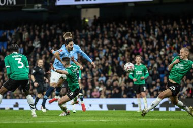 Manchester City 'li lkay Gndoan, 1 Mart 2025 tarihinde Etihad Stadyumu' nda oynanan 5. Raund Manchester City - Plymouth Argyle karşılaşmasında kaleye doğru şut çekiyor.