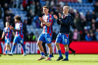 Kristal Saray 'dan Justin Devenny ve Will Hughes, 1 Mart 2025' te İngiltere 'nin Selhurst Park kentinde oynanan 5.