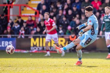 Bolton Wanderers takımından Luke Southwood, 1 Mart 2025 'te Wrexham' a karşı SToK Cae Ras, Wrexham, İngiltere 'de Bolton Wanderers maçında