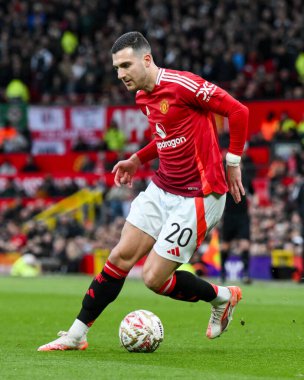 Manchester United takımından Diogo Dalot, 2 Mart 2025 tarihinde Old Trafford, Manchester, Birleşik Krallık 'ta oynanan 5.
