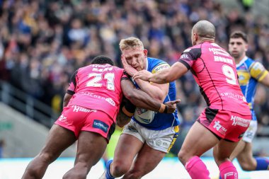 Leeds Rhinos takımından Mikolaj Oledzki, 2 Mart 2025 'te Headingley Stadyumu, Leeds, İngiltere' de oynanan Betfred Süper Lig 3. tur karşılaşmasında Castleford Tigers ile Castleford arasında oynanan karşılaşmada Castleford Tigers 'dan Sylvester Namo' nun rakibi oldu.