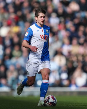 Blackburn Rovers 'dan Callum Brittain 1 Mart 2025' te İngiltere 'nin Blackburn kentinde Norwich City' e karşı oynanan Gökyüzü İddia Şampiyonası maçında öne doğru ilerliyor.