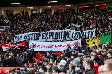 Taraftarlar, 2 Mart 2025 'te Old Trafford, Manchester, İngiltere' de oynanan 5 'inci tur Manchester United Fulham karşılaşması öncesinde futbol bileti fiyatlarının sömürülmesine son veren bir pankartı kaldırdılar.