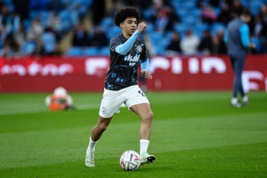Manchester City 'den Rico Lewis, 1 Mart 2025 tarihinde Birleşik Krallık Etihad Stadyumu' nda oynanan 5. Raund Manchester City - Plymouth Argyle maçında oynanan maç öncesi ısınma maçında...