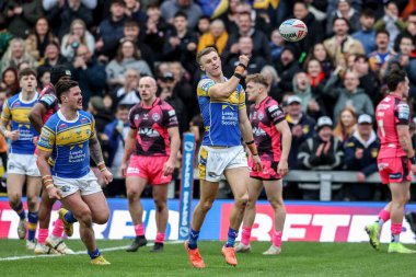 Leeds Rhinos takımından Ash Handley, 2 Mart 2025 'te Leeds Stadyumu' nda oynanan Betfred Süper Lig 3. tur karşılaşmasında Leeds Rhinos ve Castleford Tigers karşılaşmasını kutluyor.