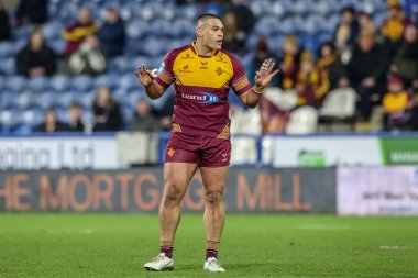 Huddersfield Giants takımının oyuncusu Tui Lolohea, Betfred Süper Lig 3. Raundda takım arkadaşlarına John Smith Stadyumu 'nda Huddersfield Giants' a karşı Hull FC maçında talimat verdi.