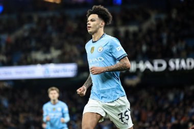 Manchester City 'den Nico O' Reilly, 1 Mart 2025 tarihinde Etihad Stadyumu, Manchester City - Plymouth Argyle maçında 1-1 'lik galibiyetini kutluyor.