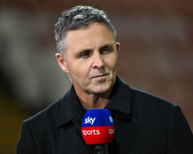Paul Rowley, Salford Red Devils 'in baş antrenörü, 28 Şubat 2025' te Leigh Spor Köyü, Leigh, İngiltere 'de oynanan Betfred Süper Lig 3. tur maçında Leigh Leopards ve Catalans Dragons maçında yer alan gökyüzü uzmanı.