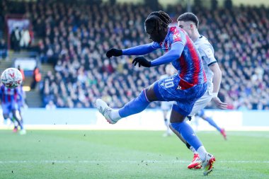 Kristal Saray 'dan Eberechi Eze, 1 Mart 2025 tarihinde İngiltere' nin başkenti Londra 'daki Selhurst Park' ta oynanan 5.