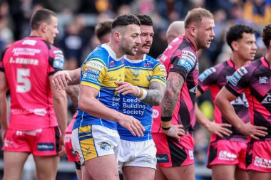 Leeds Rhinos takımından Jake Connor, 2 Mart 2025 'te Leeds Stadyumu' nda oynanan Betfred Süper Lig 3. tur karşılaşmasında Leeds Rhinos ve Castleford Tigers maçını kutluyor.