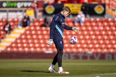 Bolton Wanderers takımından Luke Hutchinson, 1 Mart 2025 'te Wrexham' a karşı SToK Cae Ras, Wrexham, İngiltere 'de Bolton Wanderers maçında