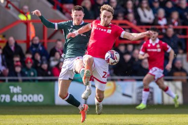 Bolton Wanderers takımından Will Forrester, Wrexham AFC takımından Sam Smith 'e 1 Mart 2025' te SToK Cae Ras, Wrexham 'da oynanan Wrexham-Bolton Wanderers maçında meydan okuyacak.