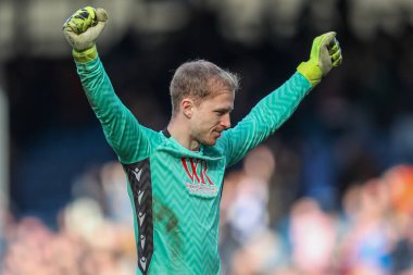 Blackburn Rovers 'dan Aynsley Pears, Blackburn Rovers' dan Andreas Weimann 'ı 1-1' lik Gökyüzü İddia Şampiyonası maçında Blackburn Rovers Norwich City 'e karşı Ewood Park, Blackburn, Birleşik Krallık 1 Mart 2025' te kazanırken kutluyor.