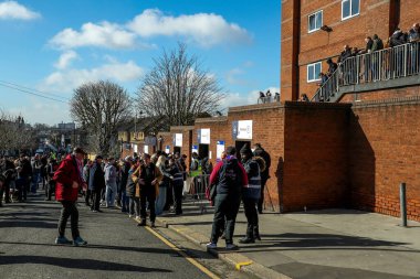 Taraftarlar Selhurst Park 'a, 1 Mart 2025 tarihinde İngiltere' nin başkenti Londra 'daki Selhurst Park' ta oynanan 5.