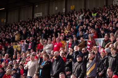 Wrexham AFC taraftarları 1 Mart 2025 tarihinde Wrexham - Bolton Wanderers maçında SToK Cae Ras, Wrexham, İngiltere