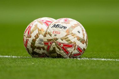 Birleşik Krallık 'ın Manchester United' ın 2 Mart 2025 tarihinde Old Trafford, Manchester 'da oynadığı 5. Raunt karşılaşması öncesinde Emirates FA Cup topunun genel görünümü