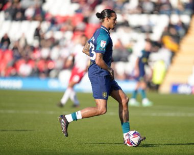 Huddersfield Town 'dan Nigel Lonwijk 1 Mart 2025' te Lamex Stevenage, İngiltere 'de oynanan Stevenage-Huddersfield Town maçında topa vuruyor.