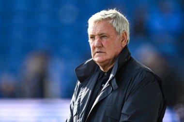 Steve Bruce, 1 Mart 2025 tarihinde Stockport 'ta oynanan Stockport County-Blackpool maçında Blackpool' un baş antrenörü.