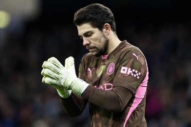 Manchester City 'den Stefan Ortega, Birleşik Krallık Etihad Stadyumu' nda oynanan 5. Raund Manchester City - Plymouth Argyle maçı sırasında 1 Mart 2025
