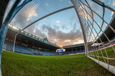 28 Şubat 2025 'te Hillsborough, Sheffield, Sheffield, İngiltere' de Çarşamba günü oynanan Gök İddia Şampiyonası maçında güneş Hillsborough 'da batıyor.