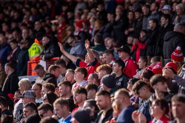 Wrexham AFC taraftarları 1 Mart 2025 tarihinde Wrexham - Bolton Wanderers maçında SToK Cae Ras, Wrexham, İngiltere