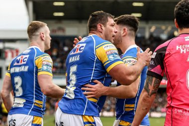 Leeds Rhinos takımından Ryan Hall, 2 Mart 2025 'te Leeds Stadyumu' nda oynanan Betfred Süper Lig 3. tur karşılaşmasında Leeds Rhinos ve Castleford Tigers maçını kutluyor.