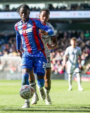Kristal Saray 'dan Romain Esse, Millwall' dan Raees Bangura-Williams tarafından 1 Mart 2025 'te Selhurst Park, Londra' da oynanan 5.