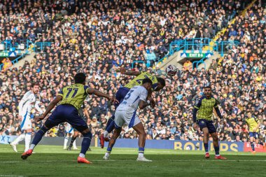 West Bromwich Albion takımından Darnell Furlong, 1 Mart 2025 'te İngiltere' nin Leeds şehrinde oynanan ve Batı Bromwich Albion 'a karşı oynanan Gökyüzü İddia Şampiyonası maçında kalenin önünde ilerliyor.