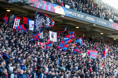 Crystal Palace taraftarları, 1 Mart 2025 'te İngiltere' nin Selhurst Park kentinde oynanan 5. Rauntluk Kristal Saray maçının ardından kazandığı galibiyeti kutluyorlar.