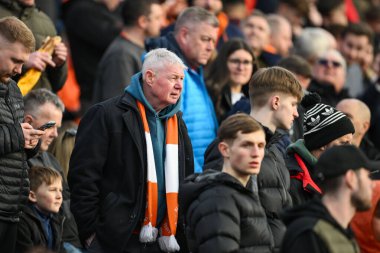Blackpool taraftarları 1 Mart 2025 tarihinde Stockport County ile Blackpool maçında Edgeley Park Stadyumu 'nda karşı karşıya geldiler.