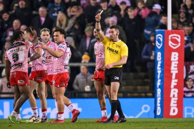 Hakem Jack Smith, 28 Şubat 2025 'te Leigh Spor Köyü, Leigh, Birleşik Krallık' ta oynanan Betfred Süper Lig 3. tur karşılaşmasında Katalan Ejderhaları 'ndan Jordan Dezaria' ya sarı kart verdi.