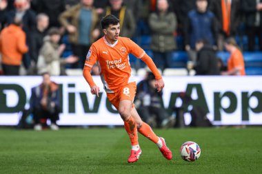 Blackpool 'dan Albie Morgan, 1 Mart 2025' te Stockport County 'nin Edgeley Park Stadyumu' ndaki Blackpool maçında topa vuruyor.