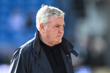 Maç öncesi antrenör Steve Bruce, İngiltere 'nin Stockport şehrindeki Edgeley Park Stadyumu' nda oynanan 1 Mart 2025 'te oynanacak Stockport County - Blackpool maçı öncesinde Blackpool' un baş antrenörüydü.