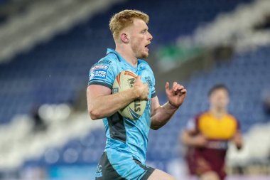 Hull FC 'den Harvey Barron, 28 Şubat 2025' te John Smith Stadyumu 'nda oynanan Betfred Süper Lig 3. tur Huddersfield Hull FC maçında topu düşürüyor.