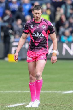 Castleford Tigers 'dan Sam Wood 2 Mart 2025' te Leeds Stadyumu 'nda oynanan Betfred Süper Lig 3. tur karşılaşmasında ısınma turunda Leeds Gergedan Castleford Tigers' a karşı.