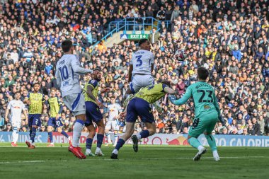 Leeds United takımından Jnior Firpo, 1 Mart 2025 'te Leeds Road, Leeds, İngiltere' de Leeds United ve West Bromwich Albion maçında 1-0 berabere kaldı.