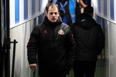 Sunderland 'ın yöneticisi Regis Le Bris, 28 Şubat 2025' te Sheffield Wednesday-Sunderland maçında İngiltere 'nin başkenti Hillsborough' a geldi.