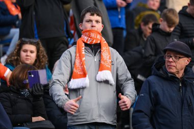 Blackpool taraftarları 1 Mart 2025 tarihinde Stockport County ile Blackpool maçında Edgeley Park Stadyumu 'nda karşı karşıya geldiler.