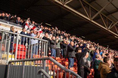 Bolton taraftarları bu beraberliği 1 Mart 2025 'te SToK Cae Ras, Wrexham, İngiltere' de oynanan Wrexham-Bolton Wanderers maçının ardından tam zamanlı olarak kutluyorlar.