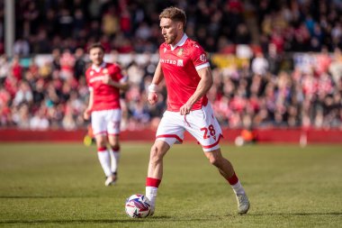 Wrexham AFC takımından Sam Smith, Wrexham - Bolton Wanderers maçında 1 Mart 202 'de SToK Cae Ras, Wrexham, İngiltere