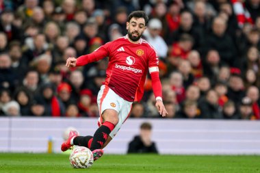 Manchester United takımından Bruno Fernandes, 2 Mart 2025 tarihinde Old Trafford, Manchester, Birleşik Krallık 'ta oynanan 5.